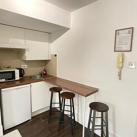 Captivating 1-Bed Apartment In London Exteriör bild