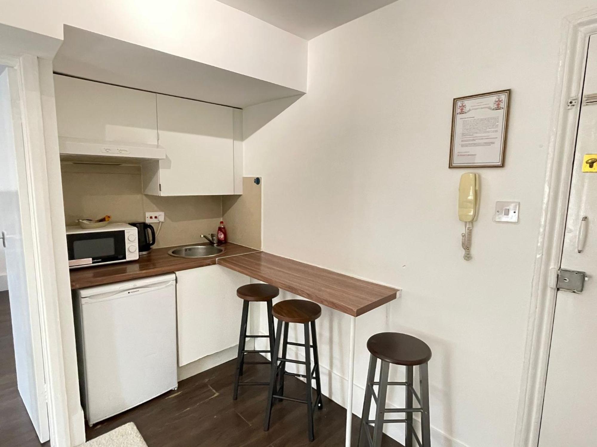 Captivating 1-Bed Apartment In London Exteriör bild